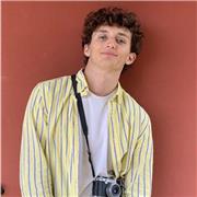 Studente al terzo anno di Economia, in precedenza Liceo Classico .Offro lezioni e aiuto allo sviluppo di un metodo di studio efficace